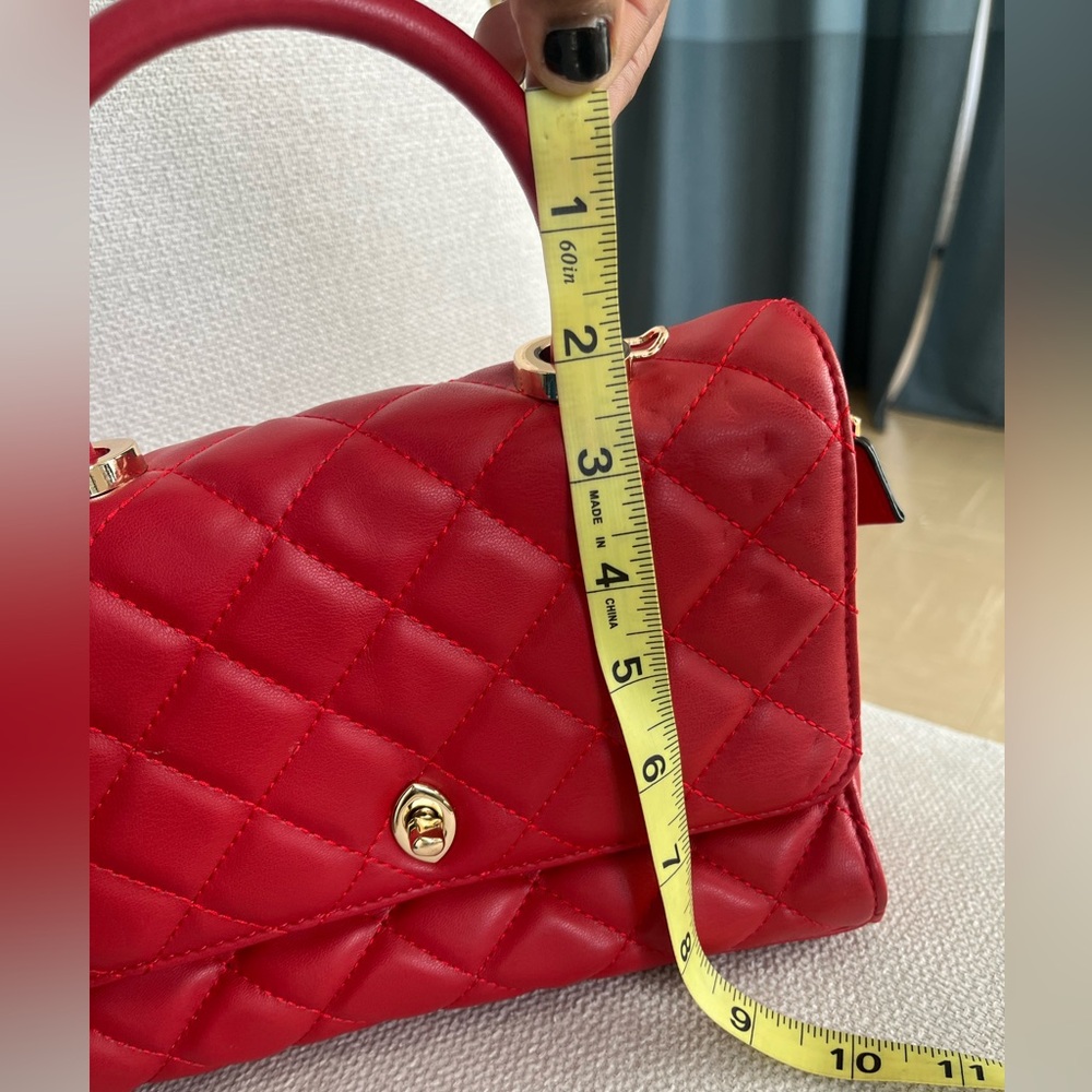 NWOT Quilted red handbag with gold hardware. Chain strap. ❤️ - Picture 3 of 5